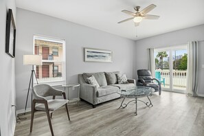 Smart TV - Lux Ft Walton Beachfront Home MINS to HCA Florida Hospital/ Sleeps 4/ King Bed (Fort Walton Beach)