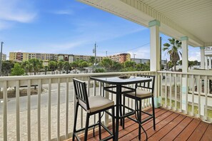 Outdoor dining - Lux Ft Walton Beachfront Home MINS to HCA Florida Hospital/ Sleeps 4/ King Bed (Fort Walton Beach)