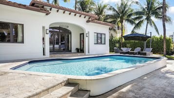 Outdoor pool, pool umbrellas, sun loungers