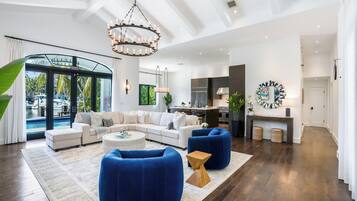 Luksusvilla, kanalutsikt | Oppholdsområde