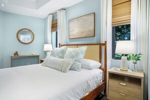 Luxury-Villa, Kanalblick | Verdunkelungsvorhänge, Bügeleisen/Bügelbrett, kostenloses WLAN