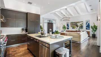 Luxury-Villa, Kanalblick | Eigene Küche