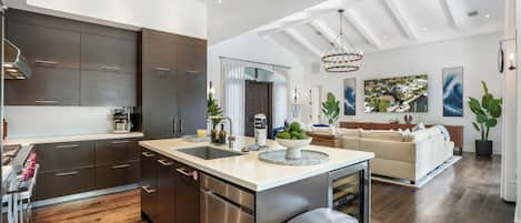 Luxury Villa, Canal View | Private kitchen