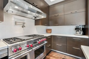 Luxury-Villa, Kanalblick | Eigene Küche