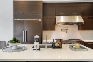 Luksusvilla, kanalutsikt | Eget kjøkken