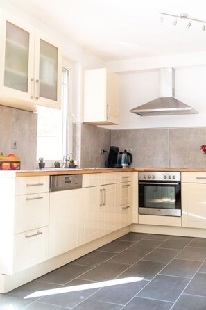 Fridge, microwave, oven, dishwasher - mit privat Hottub und Klima. by Interhome (Neubörger)