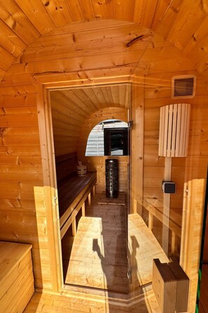 Sauna - mit privat Hottub und Klima. by Interhome (Neubörger)