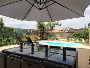 Pool - Helles Haus mit Aussicht und privatem Pool by Interhome (Güevéjar)