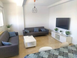 TV - Helles Haus mit Aussicht und privatem Pool by Interhome (Güevéjar)