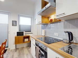 Kühlschrank, Mikrowelle, Ofen, Geschirrspüler