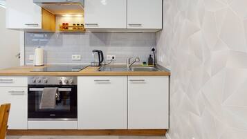 Kühlschrank, Mikrowelle, Ofen, Geschirrspüler