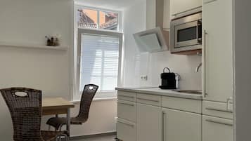 Fridge, oven, cookware/dishes/utensils