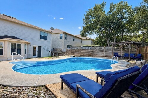 Chill by the Pool & Play - San Antonio Vacation Home