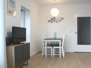 Dining - Gesamte Wohnung in Scharbeutz mit Großem Garten by Interhome (Haffkrug)