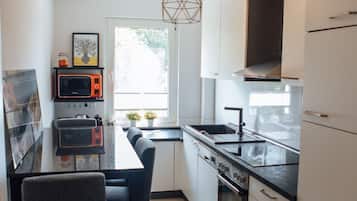 Kühlschrank, Mikrowelle, Ofen, Geschirrspüler