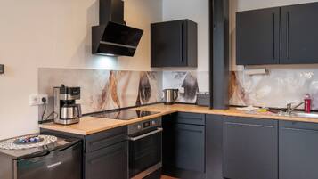 Kühlschrank, Mikrowelle, Ofen, Geschirrspüler