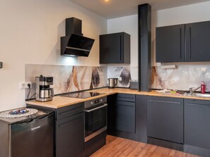 Kühlschrank, Mikrowelle, Ofen, Geschirrspüler