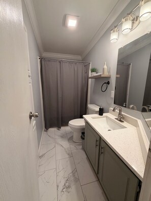 Towels, soap, toilet paper - Central 2br/2bath full cozy house in safe neighborhood & plenty parking (Greensboro)