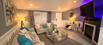 Central 2br/2bath full cozy house in safe neighborhood & plenty parking