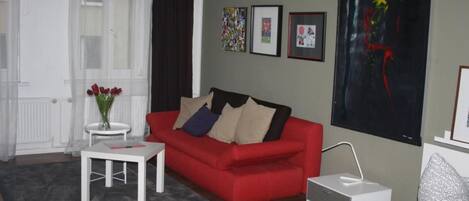 Een televisie en een dvd-speler