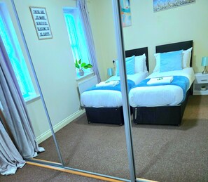 4 bedrooms, iron/ironing board, WiFi, bed sheets