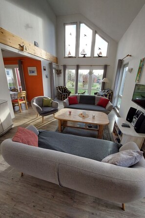 TV - Haus Ostseeblick by Interhome (Damshagen)