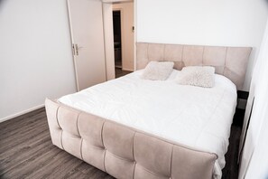 2 dormitorios, escritorio, tabla de planchar con plancha y wifi gratis