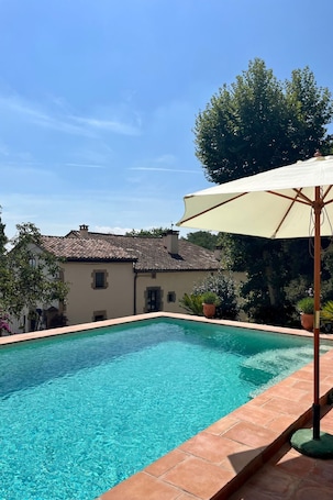 Pool. Doppelzimmer mit Erweiterungsmöglichkeit auf 4 Personen by Interhome