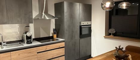Refrigerador, microondas, horno y lavavajillas