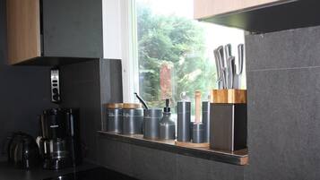 Geladeira, micro-ondas, fogão, lava-louças