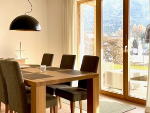 Dining - Luxus Chalet Poolblick - mit eigener Sauna by Interhome (Seefeld in Tirol)