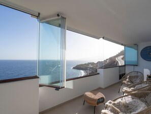 Property grounds - Helle Wohnung mit atemberaubender Aussicht auf das Meer und den Strand by Interhome (Radazul)