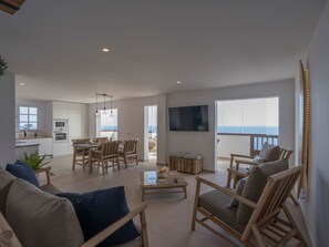 Living area - Helle Wohnung mit atemberaubender Aussicht auf das Meer und den Strand by Interhome (Radazul)