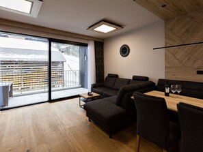 TV - Moderne Wohnung mit einer wunderschönen Aussicht by Interhome (See)