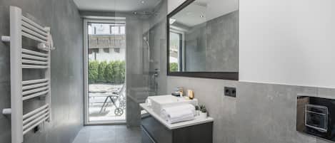 Articles de toilette (gratuits), serviettes fournies