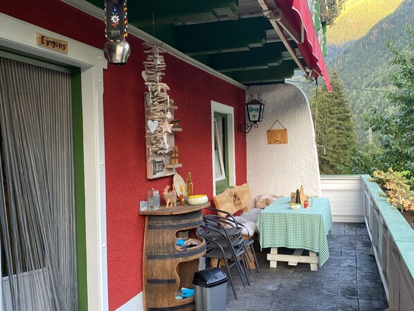 Outdoor dining