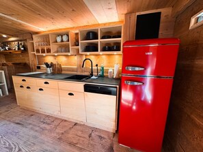 Refrigerador y utensilios de cocina 