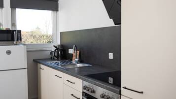 Kühlschrank, Ofen, Geschirrspüler, Kochgeschirr/Geschirr/Besteck