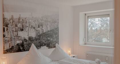 Apartment mit Küche, Arbeitsplatz und xxl Sofa by Interhome