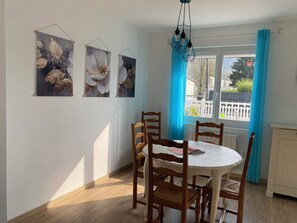 Dining - Peaceful house with sauna. Ideal for families or friends. (Romilly-sur-Andelle)