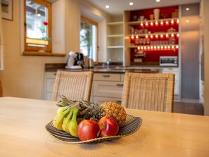 Fridge, microwave, oven, dishwasher - Villa Emma, Ferienhaus für bis zu 10 Personen, eigener Garten, absolute Privats by Interhome (Kaltenbach)