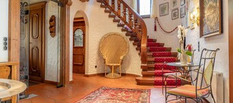 Villa Emma, Ferienhaus für bis zu 10 Personen, eigener Garten, absolute Privats by Interhome