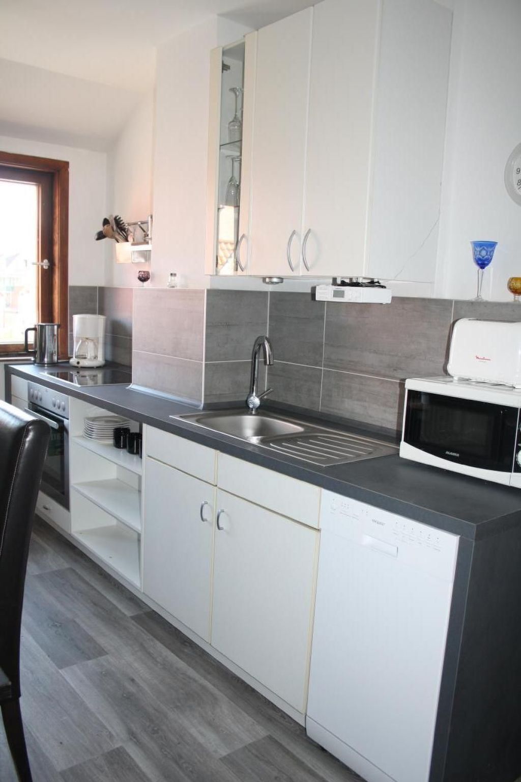 Fridge, oven, dishwasher, cookware/dishes/utensils