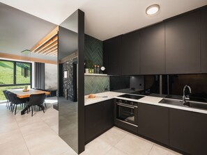 Fridge, oven, dishwasher, cookware/dishes/utensils - Atemberaubendes Luxus-Apartment Residenz Silvretta by Interhome (See)