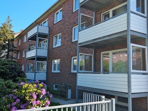 Exterior - Kernsanierte Ferienwohnung in ruhiger und zentraler Lage by Interhome (Wilhelmshaven)