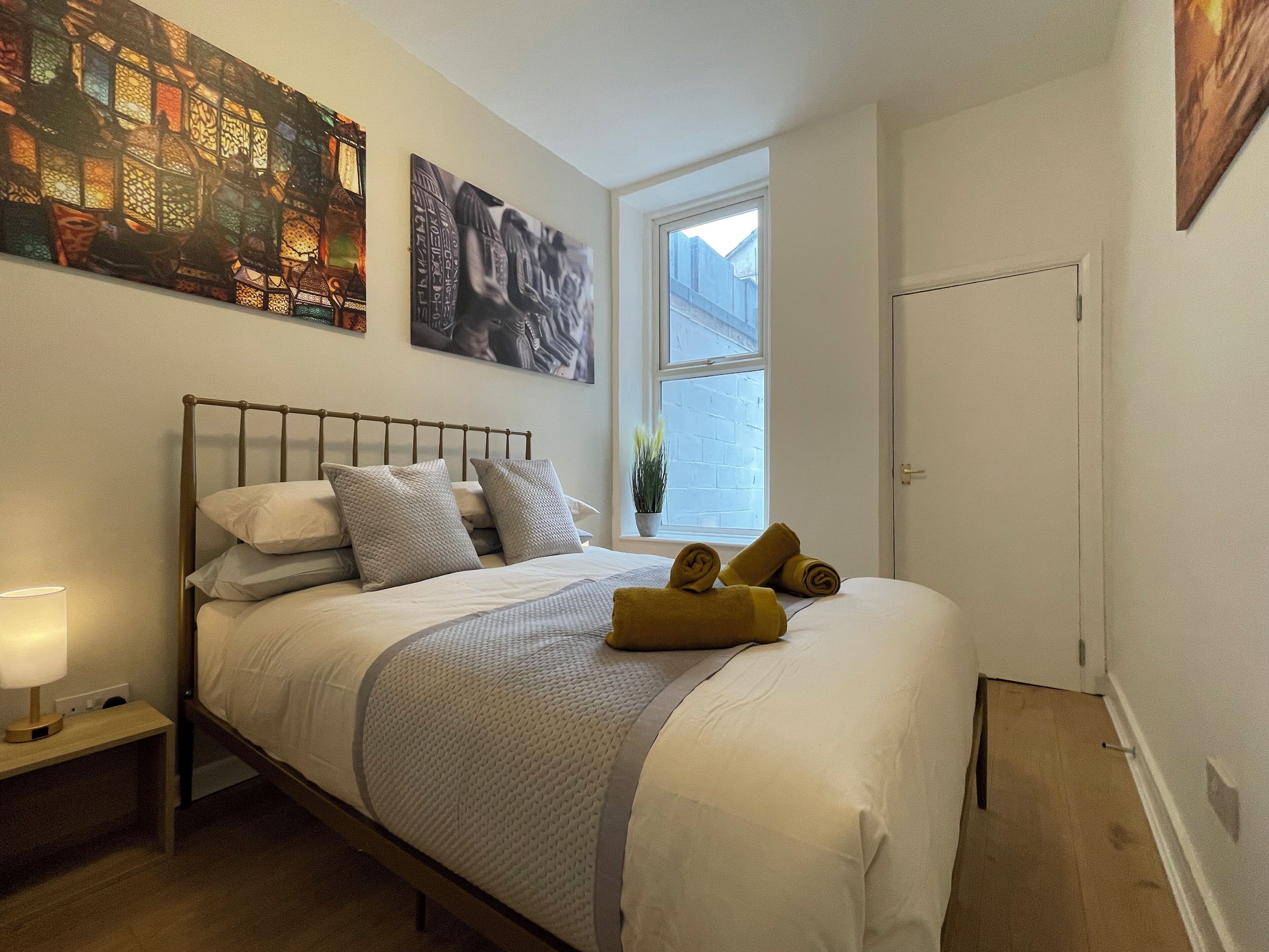 Iron/ironing board, WiFi, bed sheets