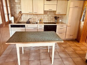 Réfrigérateur, four, lave-vaisselle