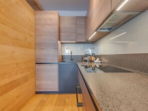 Fridge, oven, dishwasher, cookware/dishes/utensils - Kleiner Alpiner Boudoir by Interhome (See)