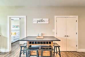 Dining - Fully Furnished Mid-Term Rental 2 Bedroom 2 Bath in Bowling Green! Min 30 days. (Bowling Green)
