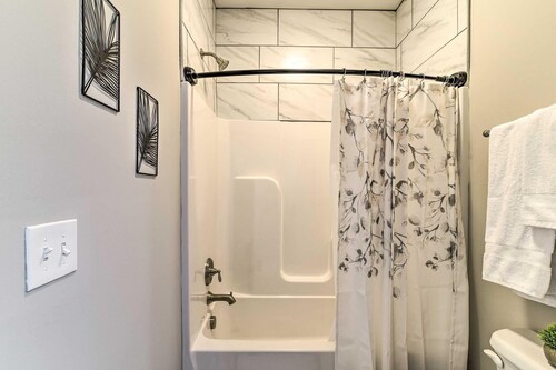 Fully Furnished Mid-Term Rental 2 Bedroom 2 Bath in Bowling Green! Min 30 days.